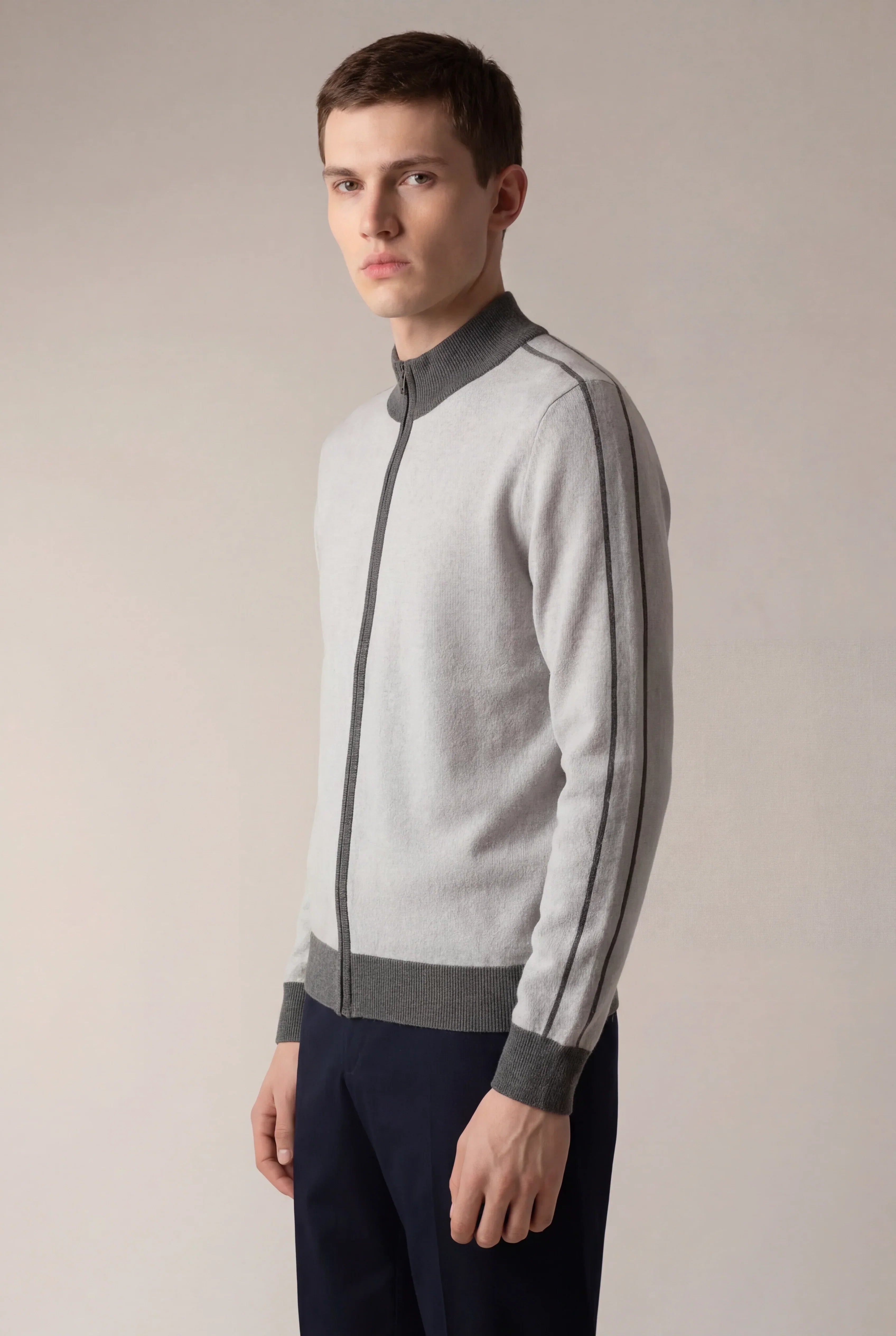 Santiono Cargidan Grey