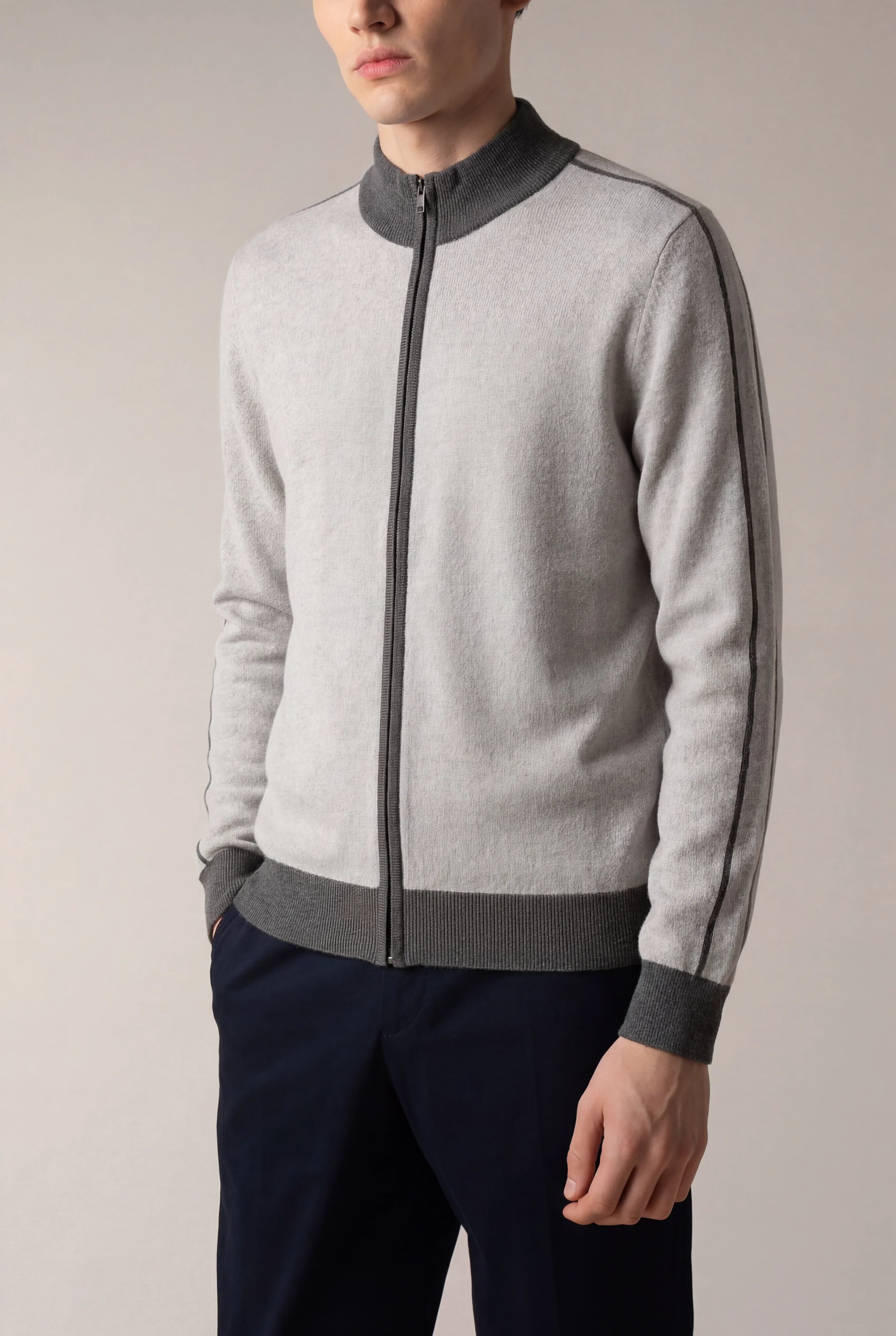 Santiono Cargidan Grey